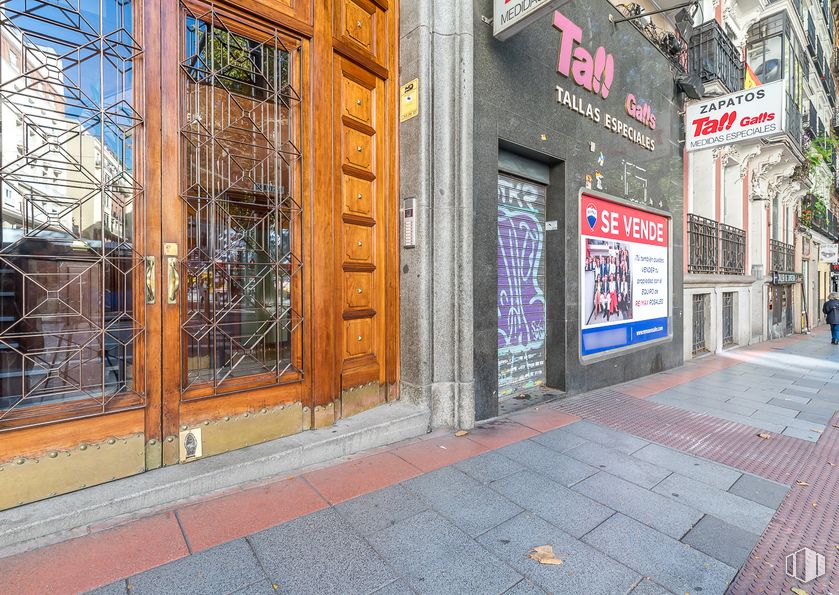 Local en venta en Calle Marqués de Urquijo, Moncloa - Aravaca, Madrid, 28008 con edificio, superficie de la carretera, fachada, madera, área metropolitana, acera, ciudad, ventana, puerta y uso mixto alrededor