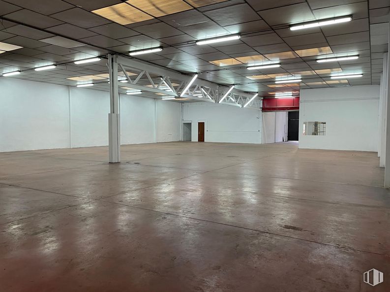 Industrial for rent at Calle Ventalama, Toledo, 45007 with building, fixture, hall, flooring, interior design, architecture, floor, wall, ceiling and concrete around