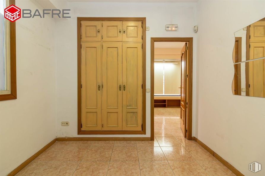 Local en venta en Calle Amor Hermoso, Usera, Madrid, 28026 con puerta, suelos, suelo, pared, madera, suelos de madera, interiorismo, habitación, alumbrado y techo alrededor