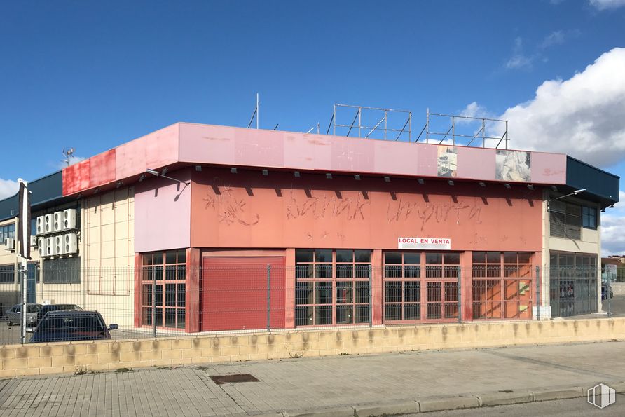 Nave en venta en Polígono Industrial Las Nieves, Móstoles, Madrid, 28935 con edificio, coche, ventana, cielo, nube, asfalto, área residencial, fachada, bienes raíces y edificio comercial alrededor