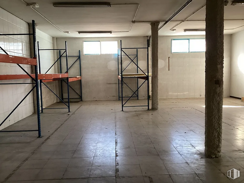 Industrial for rent at Calle Luis I, Villa de Vallecas, Madrid, 28031 with window, hall, fixture, building, interior design, flooring, wood, floor, art and glass around