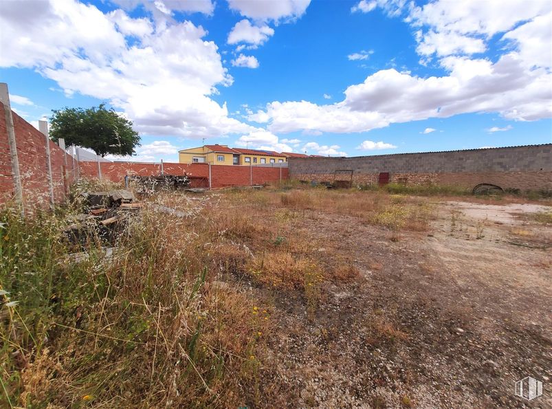 Land for sale at Calle Monte, Quintanar de la Orden, Toledo, 45800 with cloud, sky, plant, natural landscape, land lot, building, tree, grass, grassland and real estate around