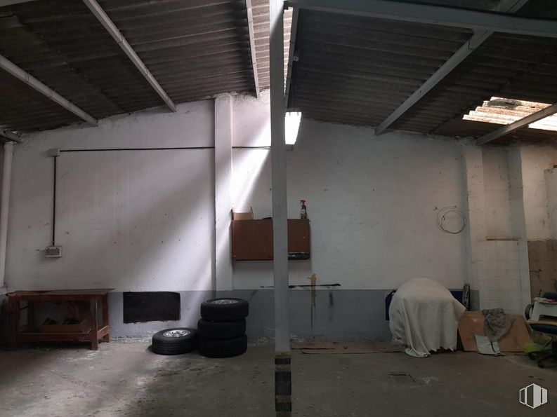 Industrial for sale at Calle Potasa, Villaverde, Madrid, 28021 with tire, building, wood, floor, flooring, house, door, ceiling, tints and shades and beam around