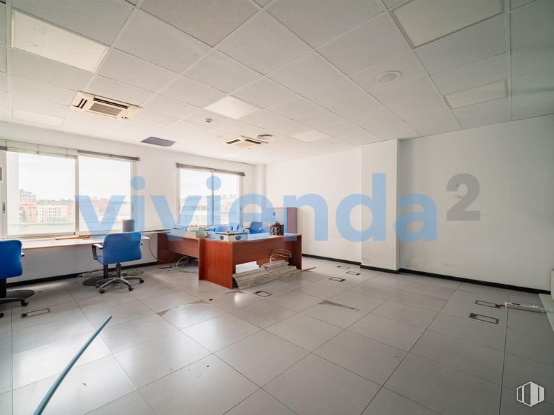 Retail for sale at Calle San Romualdo, San Blas - Canillejas, Madrid, 28037 with window, desk, chair, interior design, floor, flooring, hall, office chair, ceiling and glass around