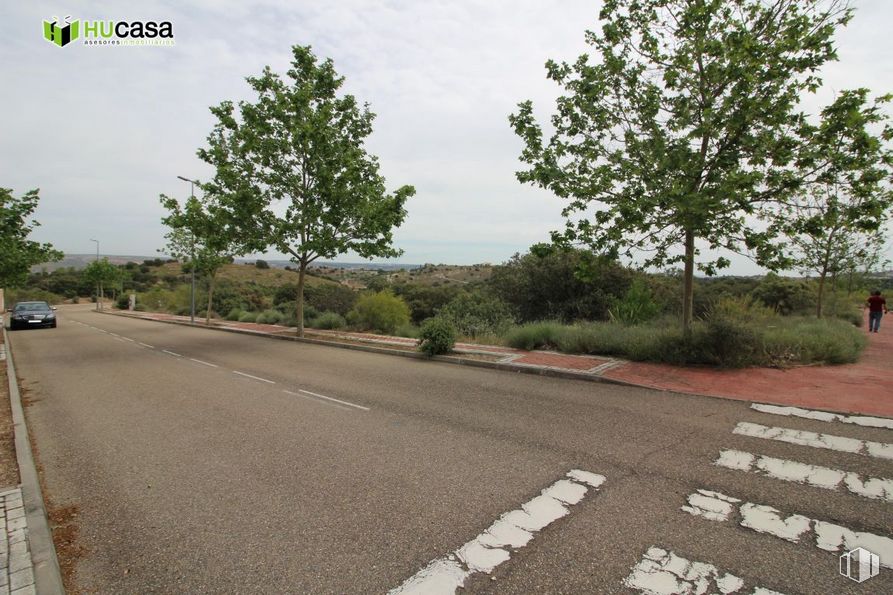 Land for sale at Zona Urbanización Montesión, Toledo, 45008 with plant, sky, cloud, infrastructure, road surface, tree, asphalt, land lot, motor vehicle and car around