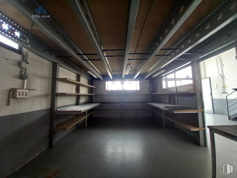 Nave en venta en Zona Navegando, Coslada, Madrid, 28820 con ventana, accesorio, edificio, madera, suelos, simetría, techo, vidrio, espacio y hall alrededor