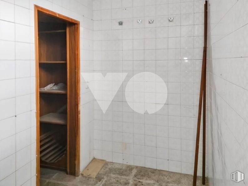 Retail for sale at Calle Concejo, Galapagar, Madrid, 28260 with cupboard, flooring, wall, floor, wood, composite material, tile, ceiling, wood stain and tile flooring around