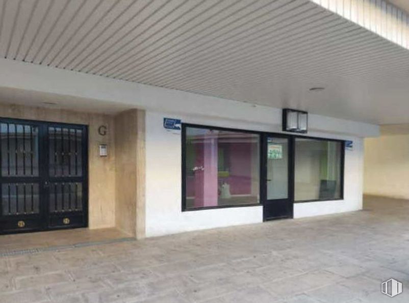 Local en venta en Calle Santa Susana, Torres de la Alameda, Madrid, 28813 con puerta, ventana, suelo, suelos, material compuesto, hormigón, techo, sombra, vidrio y suelo de baldosas alrededor