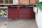 Retail for sale at Paseo Artilleros, 15, Vicálvaro, Madrid, 28032 with window, building, road surface, wood, asphalt, brickwork, facade, gas, brick and sidewalk around