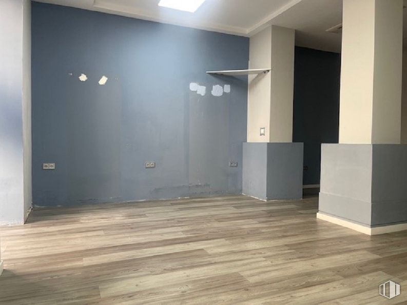 Retail for rent at Calle Bravo Murillo, 21, Chamberí, Madrid, 28015 with flooring, floor, wood, wood flooring, laminate flooring, interior design, ceiling, plank, room and hardwood around