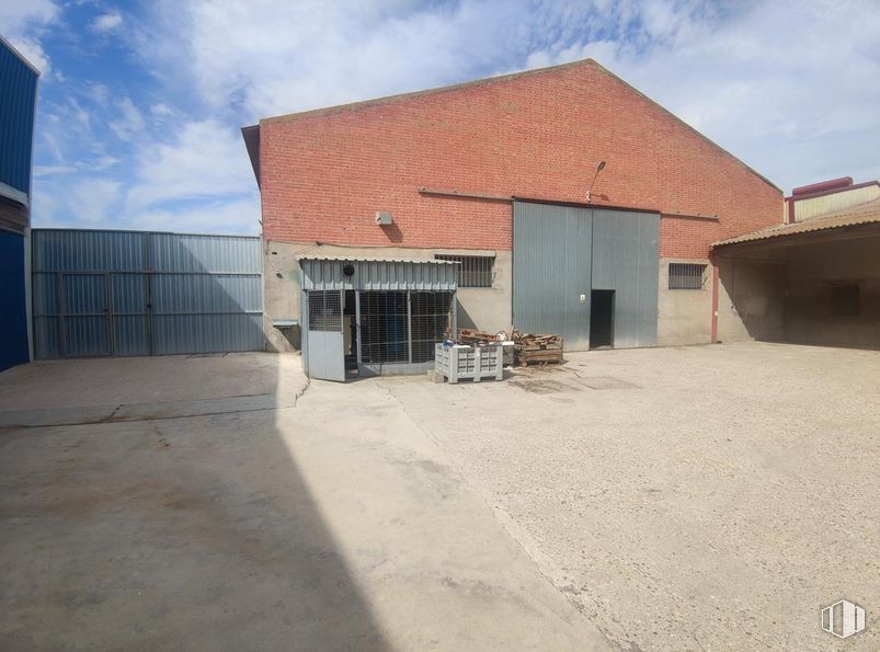 Industrial for sale at Paseo Estación, Villasequilla, Toledo, 45740 with house, sky, cloud, land lot, asphalt, road surface, residential area, facade, gas and roof around