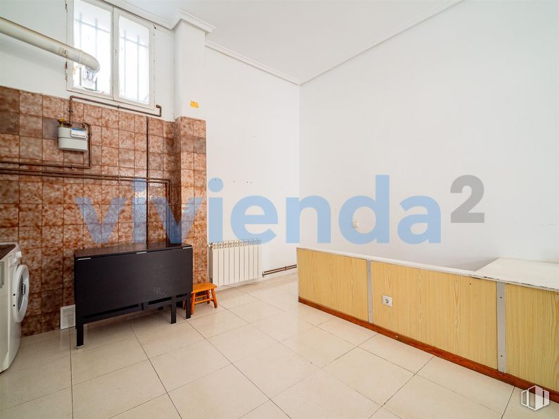 Retail for sale at Calle Ribadavia, Fuencarral - El Pardo, Madrid, 28029 with window, cabinetry, washing machine, flooring, floor, interior design, ceiling, apartment, tile and tile flooring around