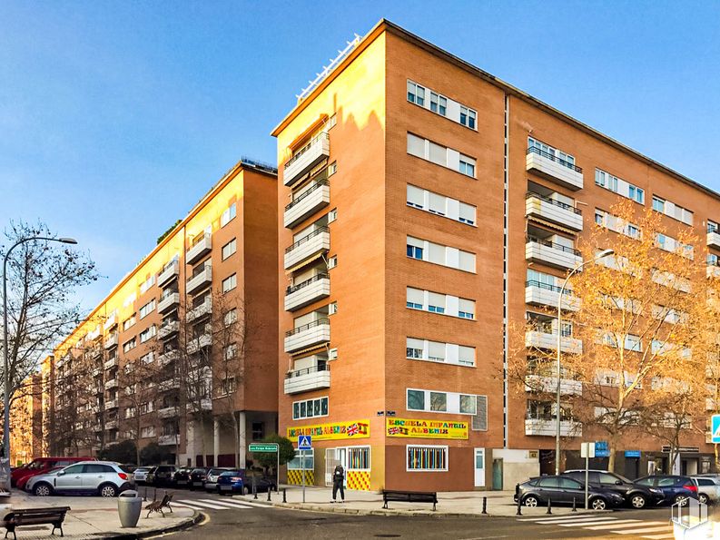 Local en alquiler en Calle Parque Bujaruelo, Alcorcón, Madrid, 28924 con coche, edificio, vehículo terrestre, rueda, cielo, neumático, luz de la calle, ventana, vehículo y infraestructura alrededor