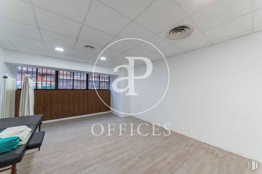 Oficina en venta en Paseo Castellana, Tetuán, Madrid, 28046 con alumbrado, mueble, edificio, madera, pavimentos, accesorio, piso, pasillo, suelo laminado y techo alrededor