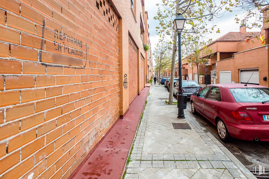 Local en alquiler y venta en Avenida Circunvalación, Daganzo de Arriba, Madrid, 28814 con coche, rueda, edificio, neumático, vehículo terrestre, vehículo, placa de matrícula del vehículo, ventana, planta y iluminación automotriz alrededor