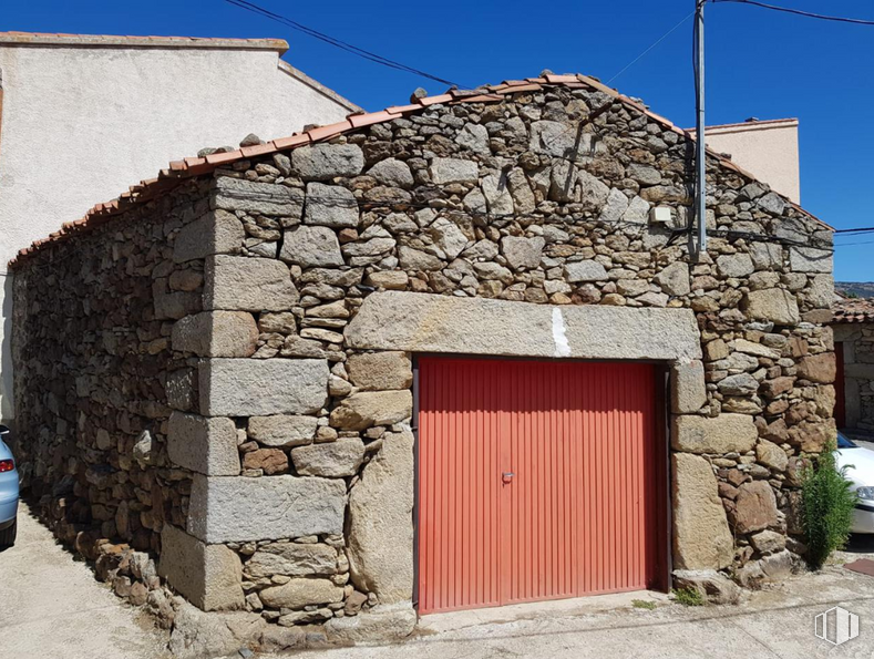 Industrial for sale at Calle Pilón, La Aldehuela, Ávila, 05593 with door, plant, sky, property, building, car, wood, land lot, shade and house around