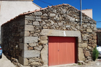 Industrial for sale at Calle Pilón, La Aldehuela, Ávila, 05593 with door, plant, sky, property, building, car, wood, land lot, shade and house around