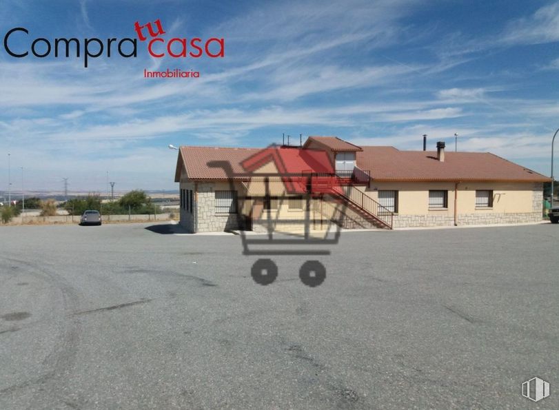 Retail for sale at Calle Castejón, Otero de Herreros, Segovia, 40422 with cloud, wheel, sky, building, tree, asphalt, tire, sports equipment, road surface and land lot around