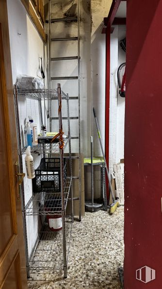 Retail for sale at Calle Ricardo de la Vega, Móstoles, Madrid, 28932 with ladder, shelving, metal, iron, shelf, pipe, steel, stairs and aluminium around