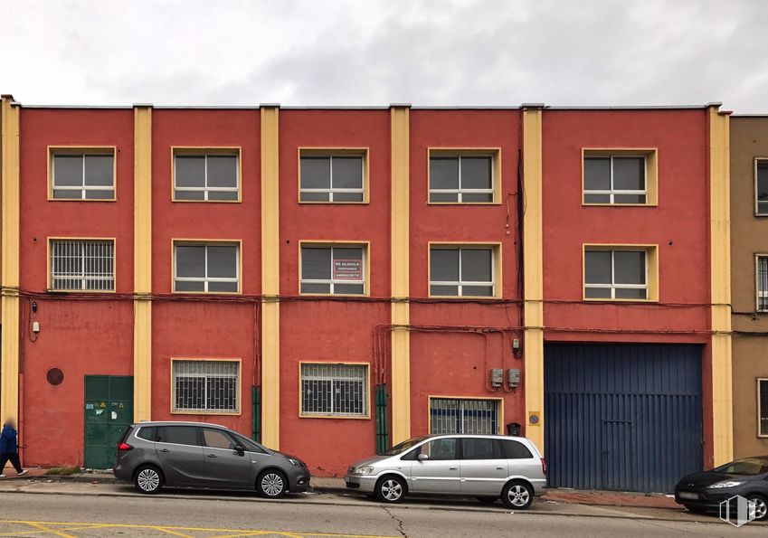 Nave en alquiler en Zona industrial, Getafe, Madrid, 28906 con coche, edificio, ventana, luz de estacionamiento automotriz, vehículo terrestre, rueda, neumático, propiedad, cielo y nube alrededor