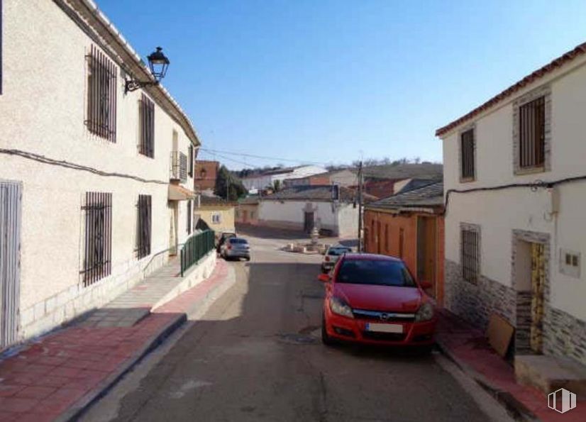 Local en venta en Calle San Miguel Arcángel, Montearagón, Toledo, 45555 con coche, ventana, casa, luz de estacionamiento, cielo, edificio, propiedad, matrícula del vehículo, vehículo y superficie de la carretera alrededor