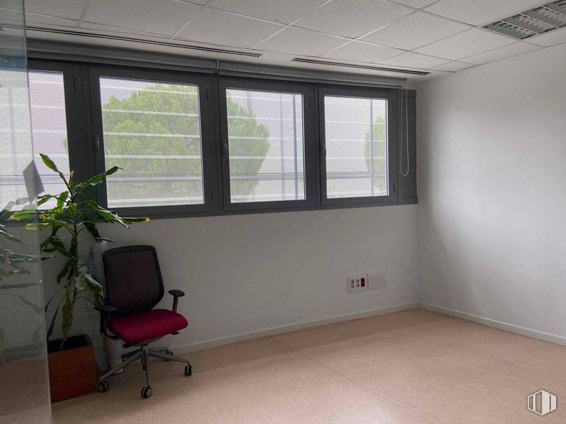 Industrial for sale & for rent at Zona Colmenar Viejo, Colmenar Viejo, Madrid, 28770 with chair, window, houseplant, building, property, window blind, plant, fixture, shade and interior design around