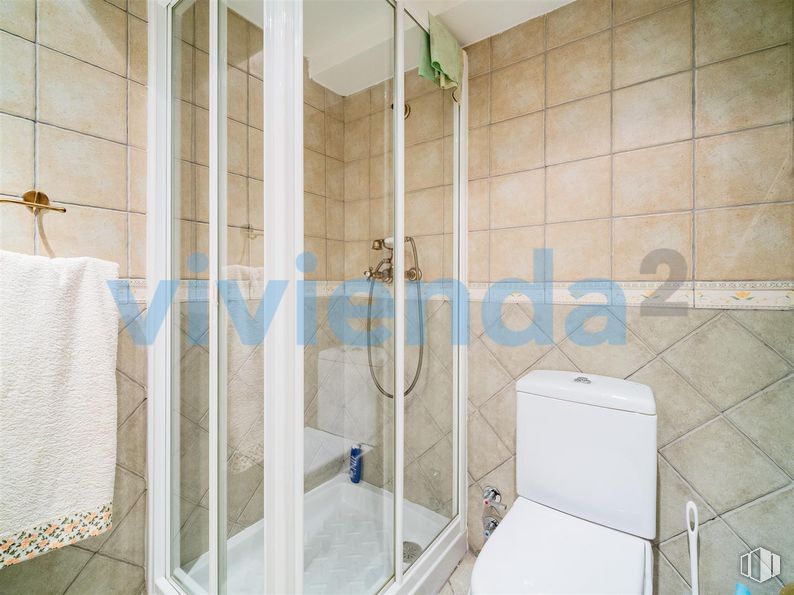 Oficina en venta en Calle Félix Boix, Chamartín, Madrid, 28036 con inodoro, accesorios de fontanería, cabezal de ducha, cuarto de baño, ducha, accesorio, puerta de ducha, interiorismo, panel de ducha y suelos alrededor