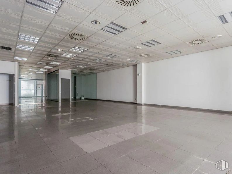 Nave en venta en Avenida Camino de lo Cortao, 6, San Sebastián de los Reyes, Madrid, 28700 con accesorio, interiorismo, hall, suelo, suelos, material compuesto, vidrio, edificio, techo y espacio alrededor