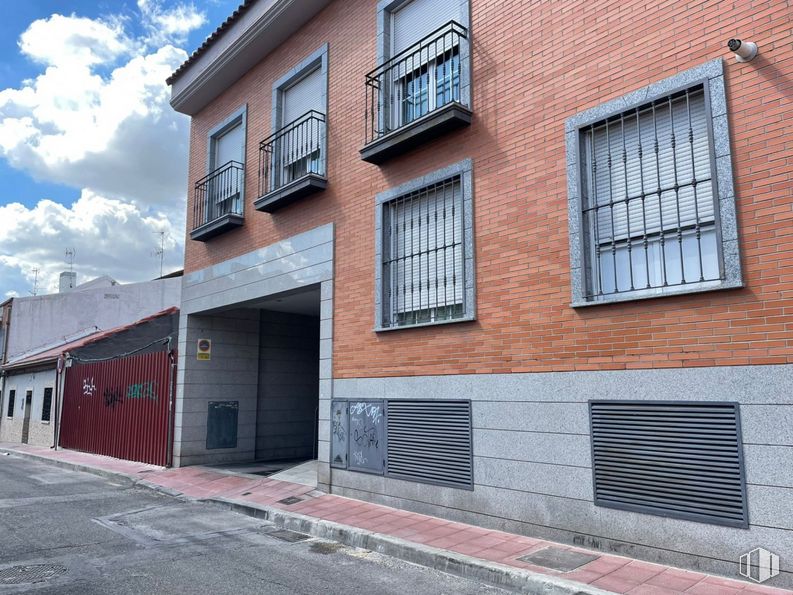 Land for sale at Centro urbano, San Sebastián de los Reyes, Madrid, 28700 with window, cloud, building, fixture, wood, road surface, brick, brickwork, sky and urban design around