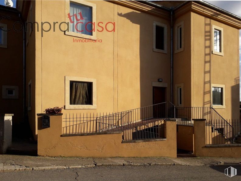 Retail for sale at Zona Carretera de Valladolid, La Lastrilla, Segovia, 40196 with window, wood, building, neighbourhood, material property, facade, real estate, road, fixture and city around