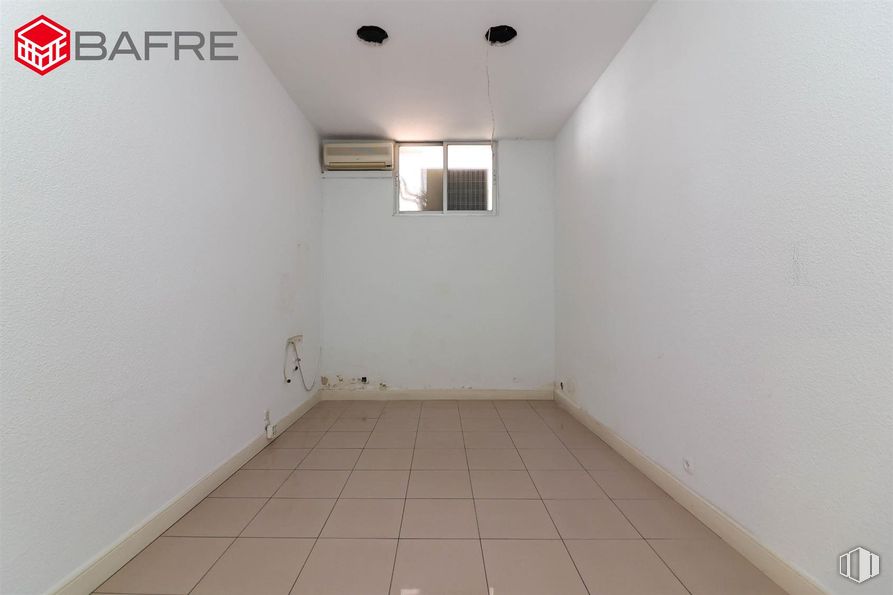 Local en venta en Casco antiguo, San Sebastián de los Reyes, Madrid, 28700 con ventana, accesorio, suelo, suelos, material compuesto, techo, simetría, edificio, habitación y escayola alrededor