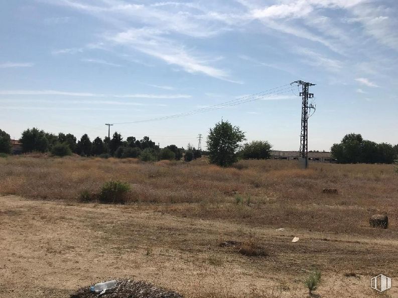 Land for sale at Calle Dubhe, s/n, Griñón, Madrid, 28971 with sky, cloud, plant, tree, natural landscape, plain, grass, landscape, grassland and electricity around