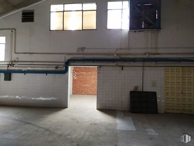 Industrial for sale at Calle Vega, 11, Morata de Tajuña, Madrid, 28530 with window, building, wood, asphalt, shade, grey, road surface, house, floor and rectangle around