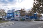 Retail for rent at Calle Buril, 2, Collado Villalba, Madrid, 28400 with building, cloud, sky, plant, car, tree, tire, street light, wheel and asphalt around