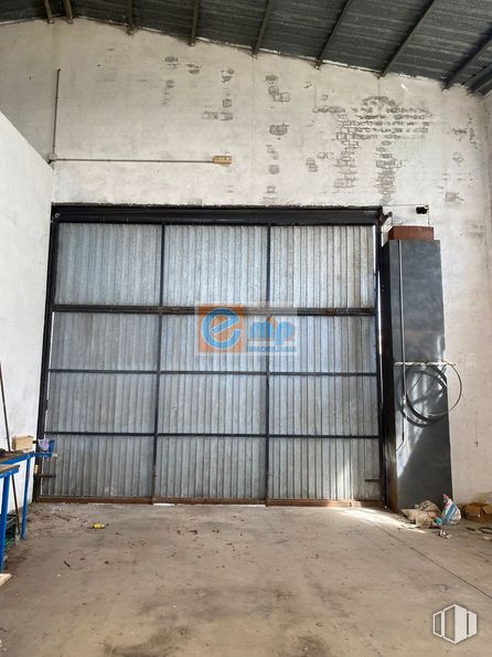 Industrial for sale at Zona Industrial, Cedillo del Condado, Toledo, 45214 with wood, fixture, floor, gas, facade, tints and shades, composite material, city, concrete and flooring around