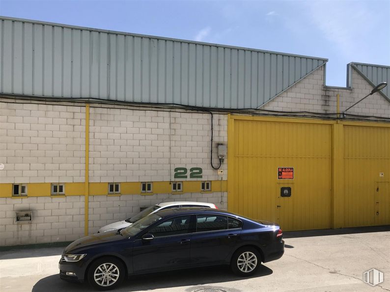 Industrial for rent at Polígono Industrial Albresa, Valdemoro, Madrid, 28342 with wheel, tire, car, automotive parking light, vehicle, automotive tire, automotive lighting, sky, automotive tail & brake light and automotive side marker light around