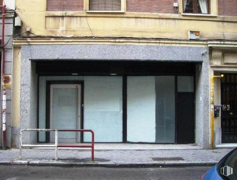 Local en venta en Calle Doctor Santero, 6, Tetuán, Madrid, 28039 con puerta, ventana, edificio, propiedad, arquitectura, superficie de carretera, propiedad material, gas, ciudad y sombra alrededor