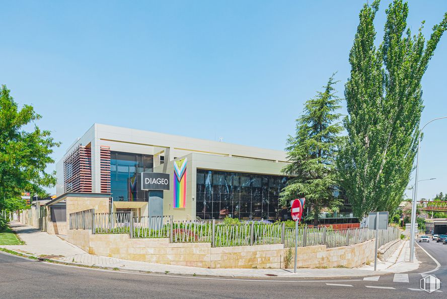 Oficina en alquiler en Edificio Spirit, Avenida Victoria, 32, Moncloa - Aravaca, Madrid, 28023 con edificio, cielo, propiedad, planta, árbol, asfalto, diseño urbano, barrio, superficie de la carretera y fachada alrededor