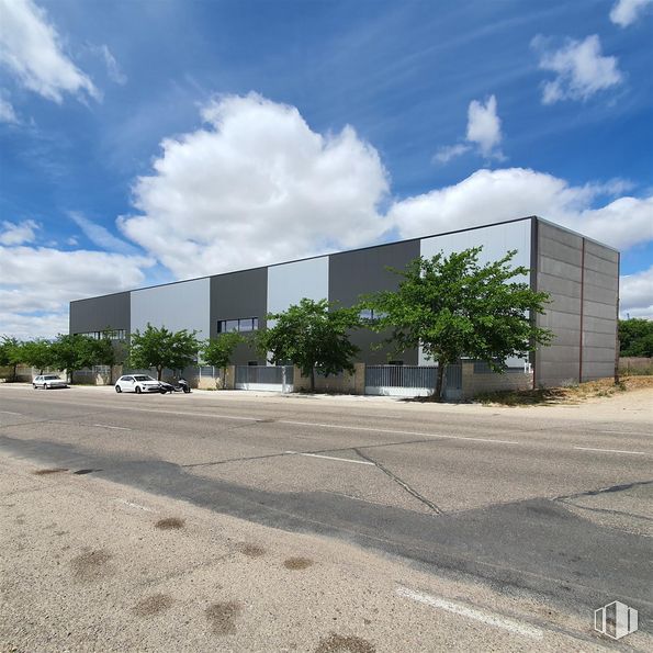 Nave en alquiler y venta en Calle de los Picos de Urbión, Illescas, Toledo, 45200 con nube, cielo, edificio, lote de terreno, superficie de la carretera, asfalto, diseño urbano, árbol, zona residencial y inmobiliario alrededor