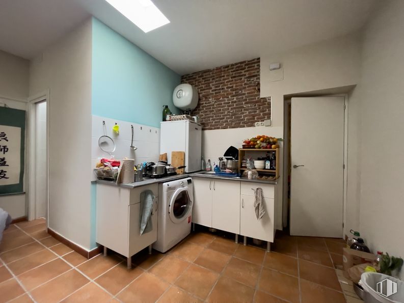 Local en venta en Avenida Ciudad de Barcelona, 178, Retiro, Madrid, 28007 con lavadora, puerta, ebanistería, edificio, interiorismo, madera, suelos, suelo, cocina y inmobiliario alrededor