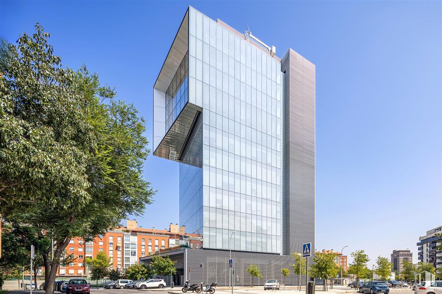 Oficina en alquiler en Edificio Visionary Building, Calle Amaltea, 32, Arganzuela, Madrid, 28045 con edificio, cielo, árbol, bloque de pisos, diseño urbano, condominio, planta, fachada, inmobiliario y edificio comercial alrededor