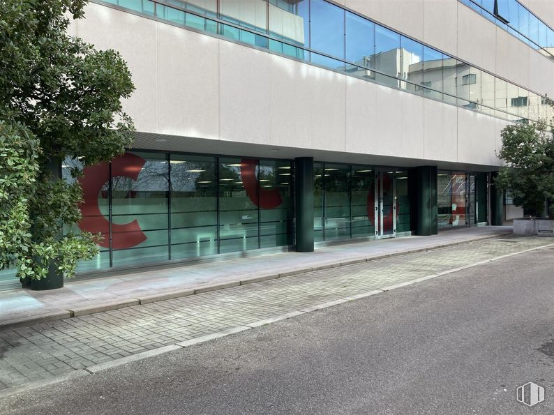 Office for sale at Avenida Institución Libre de Enseñanza, 37 C, San Blas - Canillejas, Madrid, 28037 with architecture, public space, commercial building, composite material, headquarters, glass, shade, concrete, corporate headquarters and company around