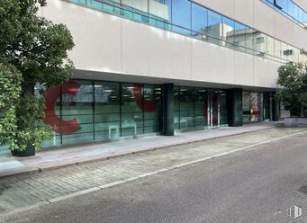 Office for sale at Avenida Institución Libre de Enseñanza, 37 C, San Blas - Canillejas, Madrid, 28037 with architecture, public space, commercial building, composite material, headquarters, glass, shade, concrete, corporate headquarters and company around