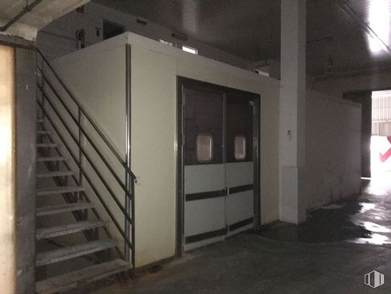 Industrial for sale at Calle Méjico, Guadalajara, 19004 with door, floor, flooring, concrete, ceiling, space, hall, wood, stairs and facade around