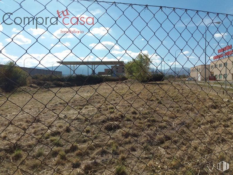 Land for sale at Avenida Hontoria, Segovia, 40195 with furniture, cloud, property, sky, plant, ecoregion, fence, mesh, land lot and wire fencing around