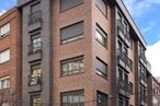 Office for rent at Calle Doctor Fleming, 7, Ávila, 05001 with window, building, property, fixture, brickwork, brick, building material, urban design, neighbourhood and material property around