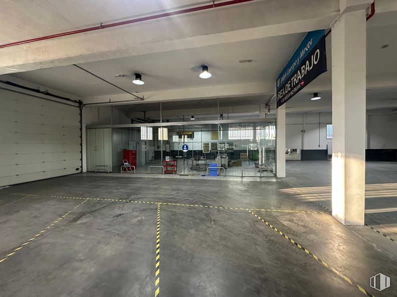 Nave en alquiler y venta en Calle Electricidad, 2, Leganés, Madrid, 28917 con propiedad, accesorio, asfalto, suelos, suelo, superficie de la carretera, aparcamiento, gas, material compuesto y techo alrededor