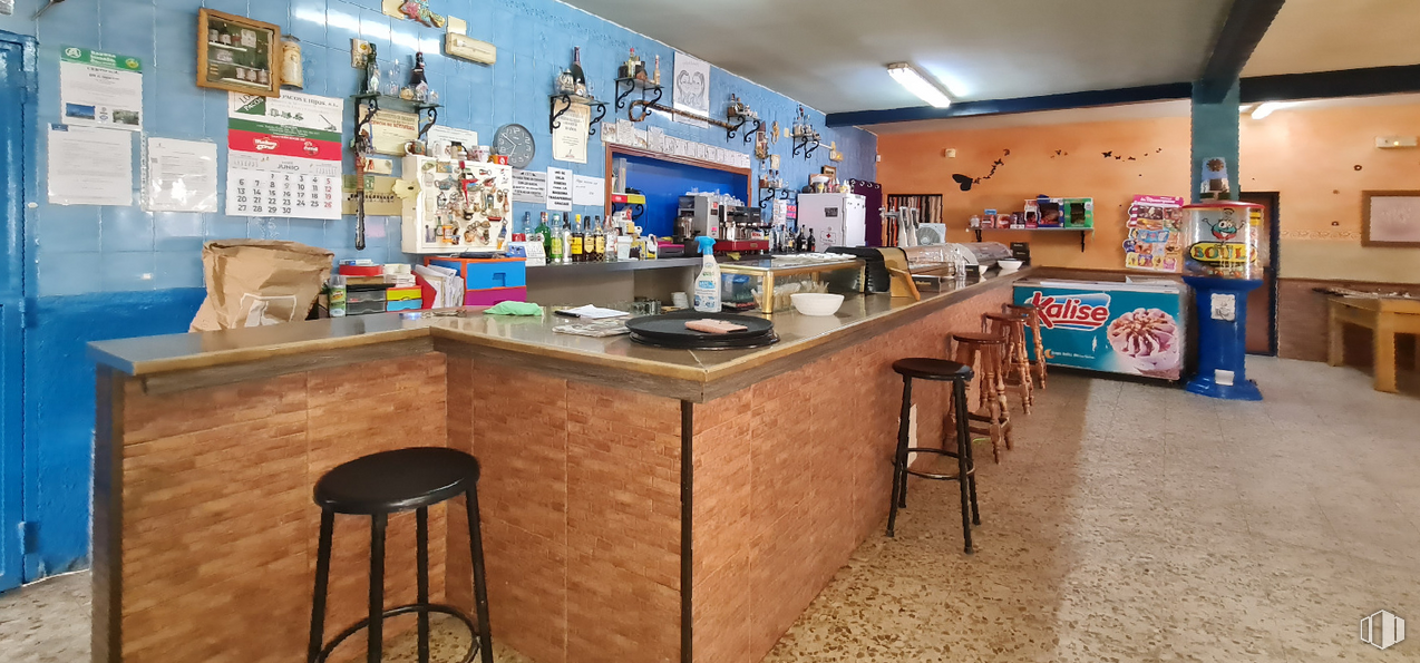 Retail for sale & for rent at Calle Lagartera, Escalona, Toledo, 45910 with stool, table, furniture, property, countertop, building, lighting, wood, interior design and cabinetry around