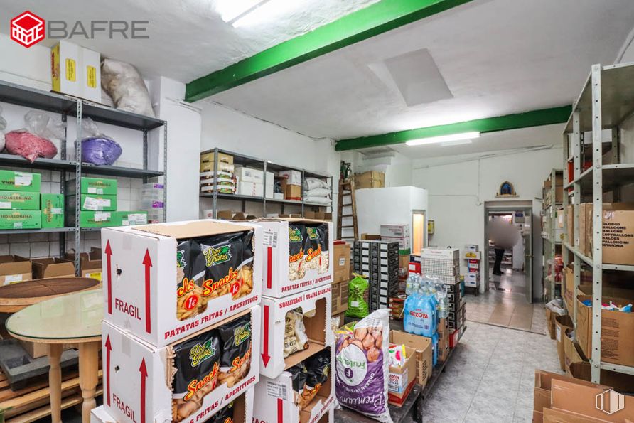 Retail for sale at Calle Gabino Jimeno, Usera, Madrid, 28026 with furniture, property, product, shelf, interior design, shelving, retail, building, trade and service around