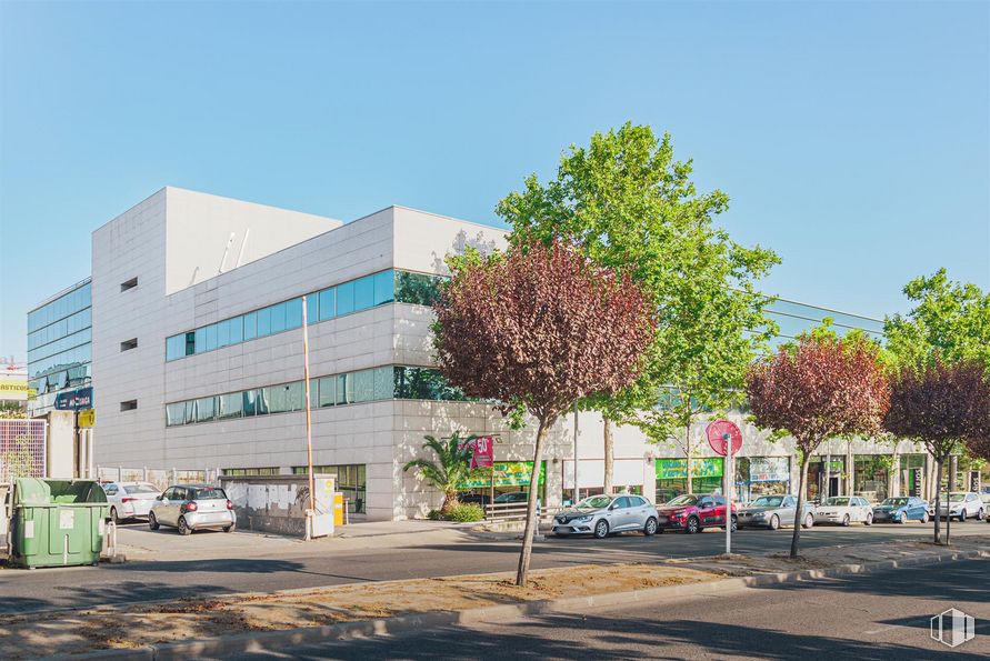 Oficina en alquiler en Edificio Inbisa, Avenida Pirineos, 7, San Sebastián de los Reyes, Madrid, 28700 con coche, cielo, edificio, superficie de la carretera, árbol, vehículo, diseño urbano, asfalto, zona residencial y vía pública alrededor